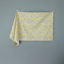 Load image into Gallery viewer, Dahlia and polka dots(Yellow)

