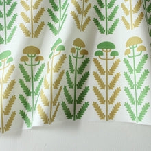 Load image into Gallery viewer, Achillea (White x Green/ Oak)
