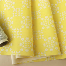 Load image into Gallery viewer, folksy floral (Yellow)
